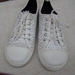 Gap white and silver canvas low top lace-up sneakers, size 10